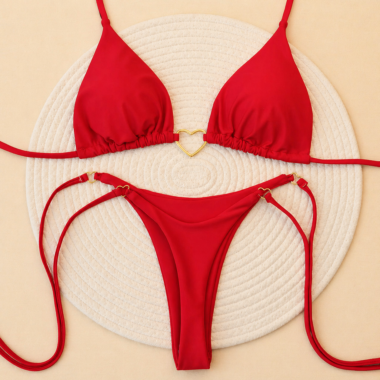 Bikini femme design plage moderne