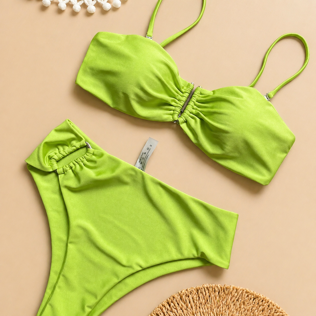 Bikini femme chic moderne plage